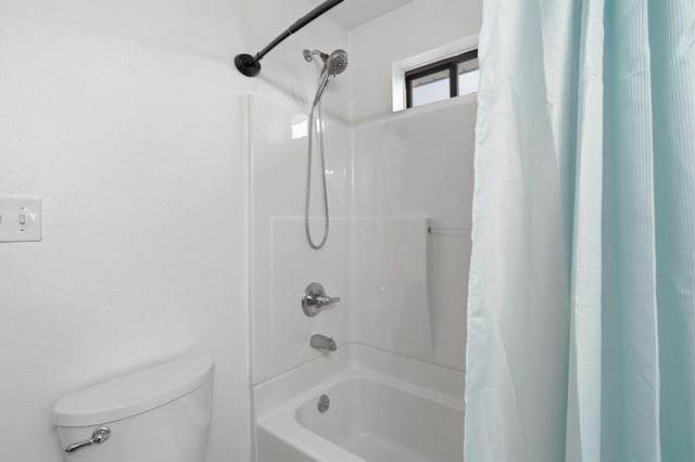 271 Barracuda Street, Bayou Vista, TX 77563