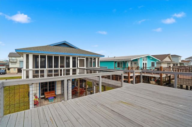 271 Barracuda Street, Bayou Vista, TX 77563