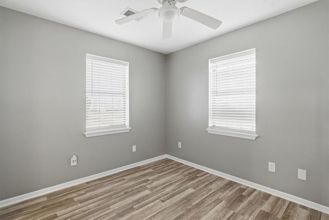 271 Barracuda Street, Bayou Vista, TX 77563