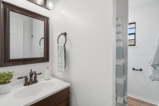 271 Barracuda Street, Bayou Vista, TX 77563