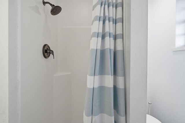 271 Barracuda Street, Bayou Vista, TX 77563