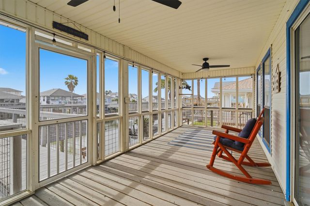 271 Barracuda Street, Bayou Vista, TX 77563