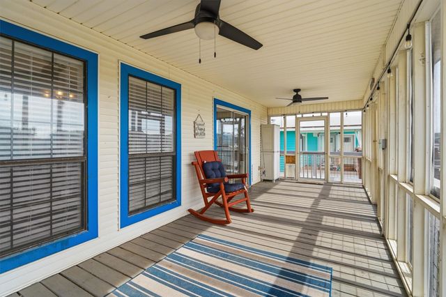 271 Barracuda Street, Bayou Vista, TX 77563