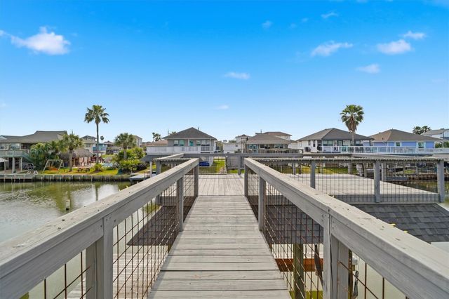 271 Barracuda Street, Bayou Vista, TX 77563