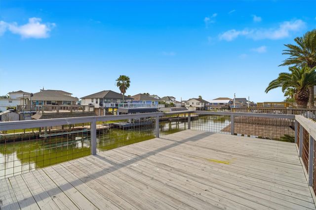 271 Barracuda Street, Bayou Vista, TX 77563