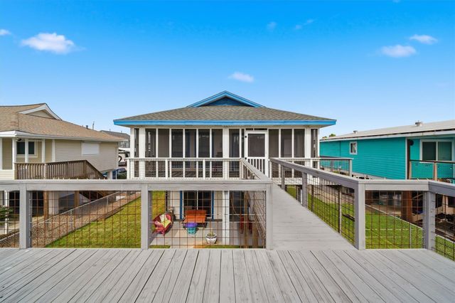 271 Barracuda Street, Bayou Vista, TX 77563