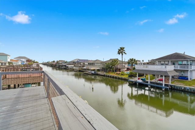 271 Barracuda Street, Bayou Vista, TX 77563