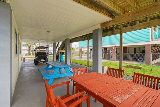 271 Barracuda Street, Bayou Vista, TX 77563