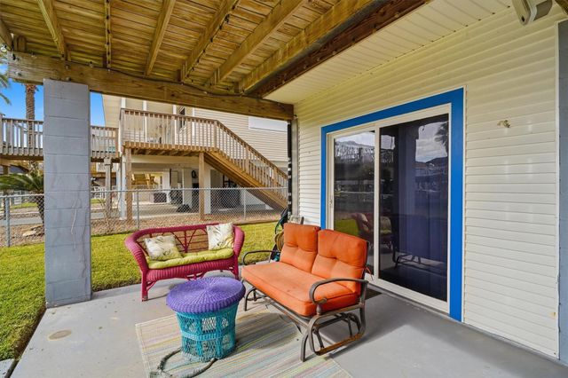 271 Barracuda Street, Bayou Vista, TX 77563