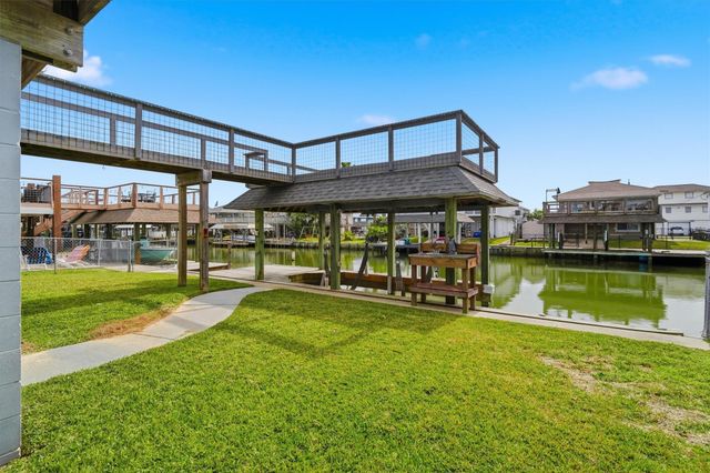 271 Barracuda Street, Bayou Vista, TX 77563