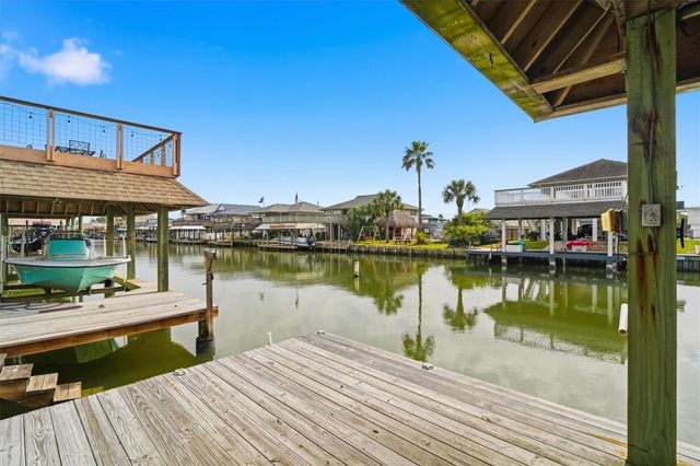 271 Barracuda Street, Bayou Vista, TX 77563