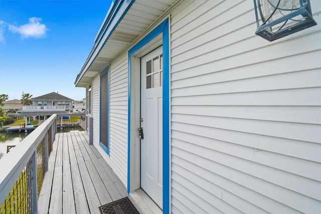 271 Barracuda Street, Bayou Vista, TX 77563