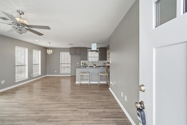 271 Barracuda Street, Bayou Vista, TX 77563