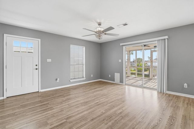 271 Barracuda Street, Bayou Vista, TX 77563