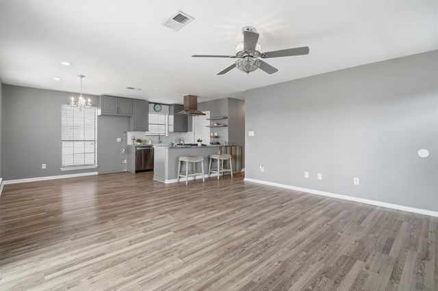 271 Barracuda Street, Bayou Vista, TX 77563