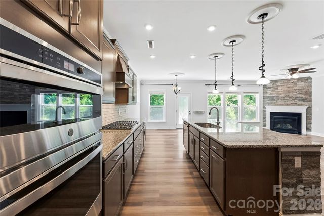 1318 Poppy Way, Matthews, NC 28104