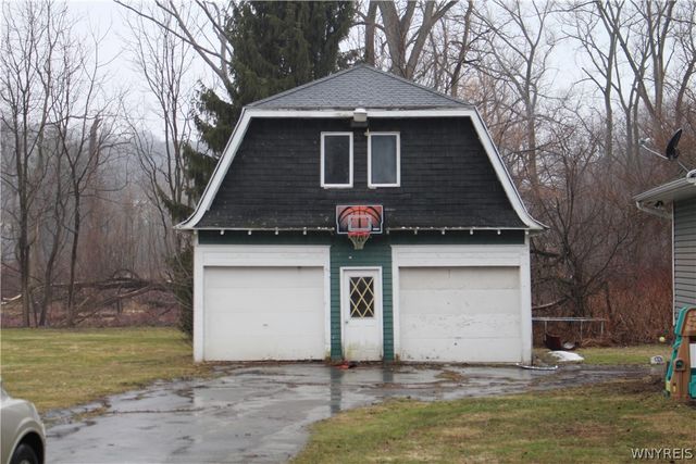 36 Lake Avenue, Hanover, NY 14136