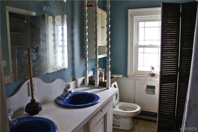 36 Lake Avenue, Hanover, NY 14136