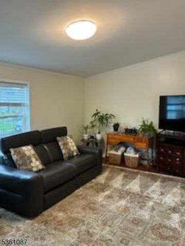 512 Kenbury Rd., Branchburg Twp., NJ 08876
