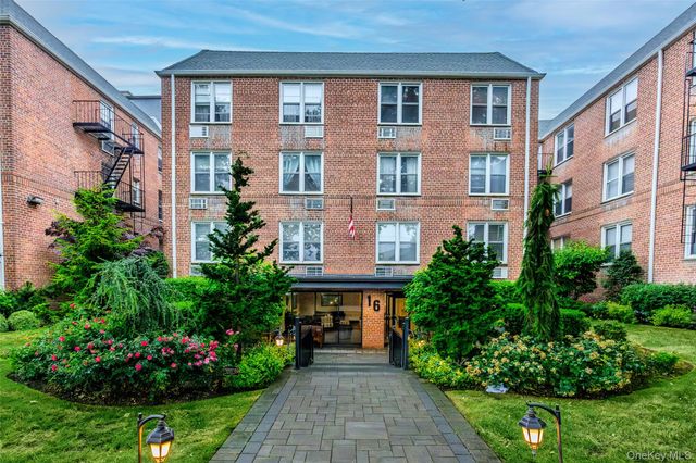 16 Main Street 3V, East Rockaway, NY 11518