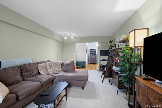 16 Main Street 3V, East Rockaway, NY 11518