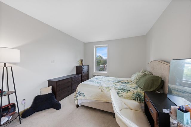 16 Main Street 3V, East Rockaway, NY 11518