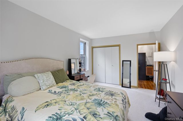 16 Main Street 3V, East Rockaway, NY 11518