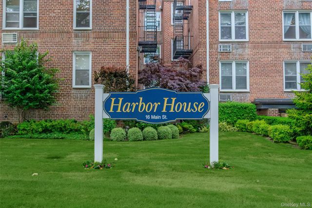 16 Main Street 3V, East Rockaway, NY 11518