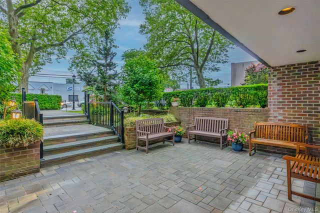 16 Main Street 3V, East Rockaway, NY 11518