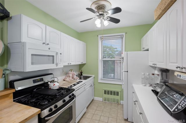 16 Main Street 3V, East Rockaway, NY 11518