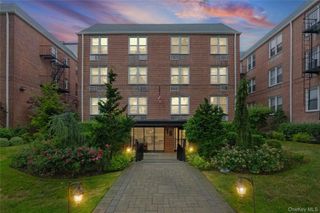16 Main Street 3V, East Rockaway, NY 11518