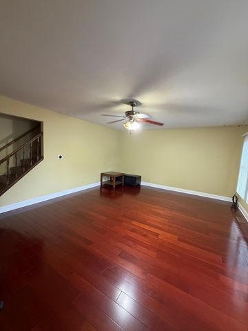 805 Bishop Court H, Schaumburg, IL 60194