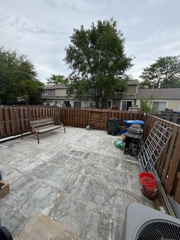 805 Bishop Court H, Schaumburg, IL 60194