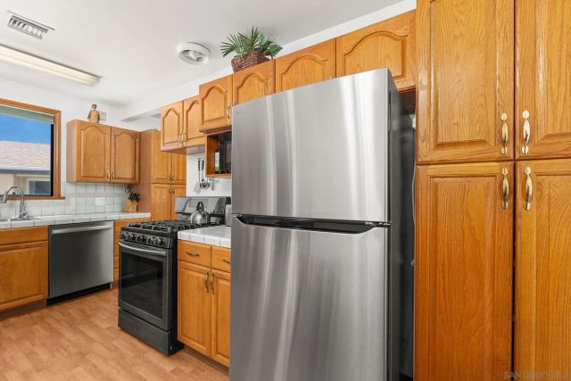 6562 Eldridge St, San Diego, CA 92120