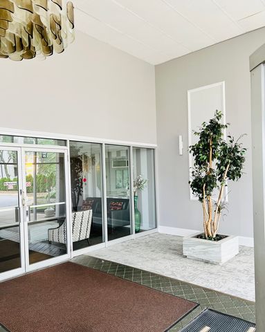 9001 Golf Road 2I, Des Plaines, IL 60016