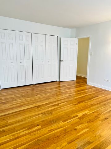 9001 Golf Road 2I, Des Plaines, IL 60016