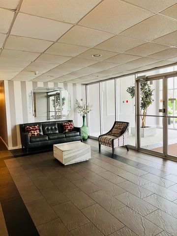 9001 Golf Road 2I, Des Plaines, IL 60016