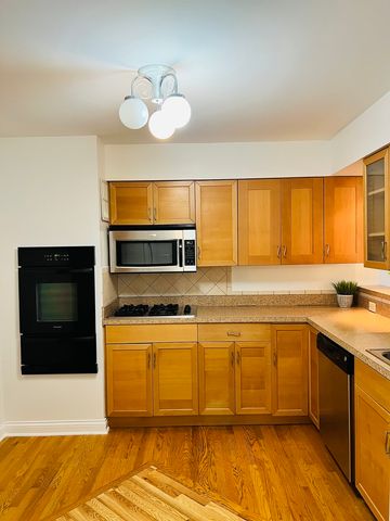 9001 Golf Road 2I, Des Plaines, IL 60016