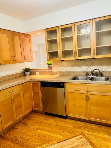 9001 Golf Road 2I, Des Plaines, IL 60016