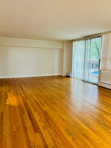 9001 Golf Road 2I, Des Plaines, IL 60016