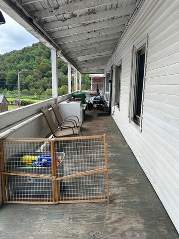 6982 Main Street, Readsboro, VT 05350