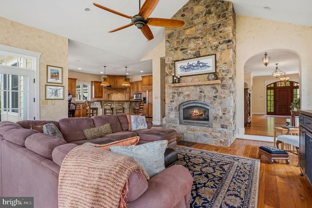 6821 KOANDAH GDNS, Highland, MD 20777