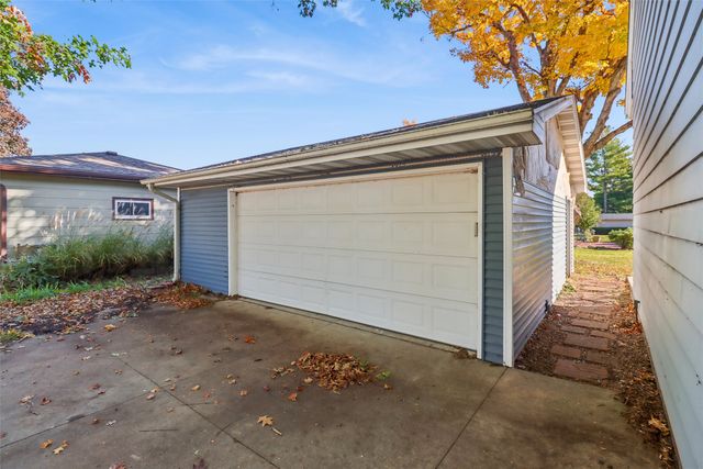 306 E 20th Street N, Newton, IA 50208