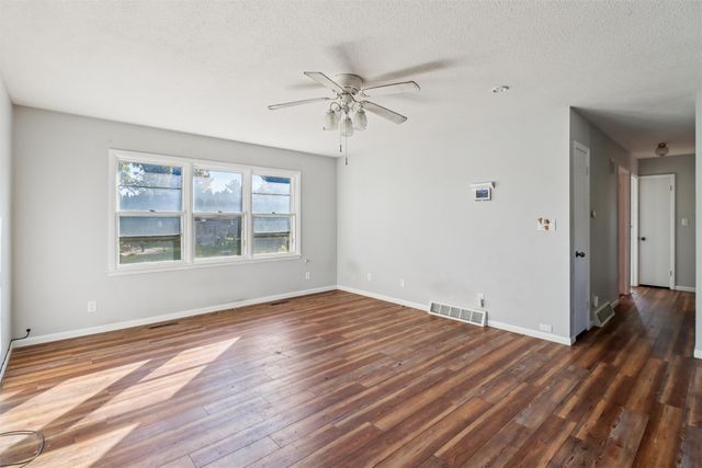 306 E 20th Street N, Newton, IA 50208