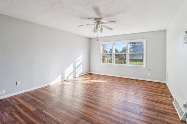 306 E 20th Street N, Newton, IA 50208