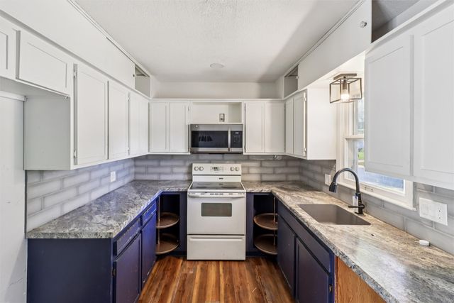 306 E 20th Street N, Newton, IA 50208