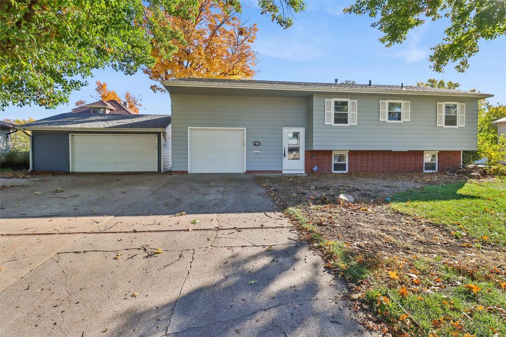 306 E 20th Street N, Newton, IA 50208