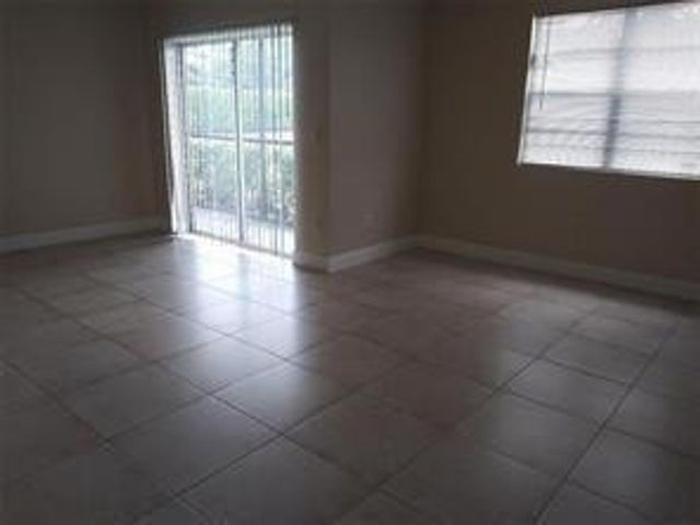 1227 SW 46th Avenue 303, Pompano Beach, FL 33069