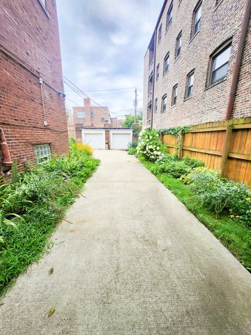 7225 S Yates Boulevard, Chicago, IL 60649