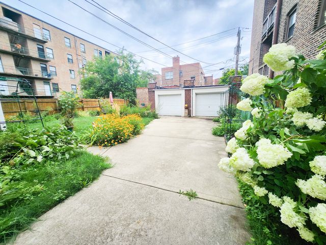 7225 S Yates Boulevard, Chicago, IL 60649